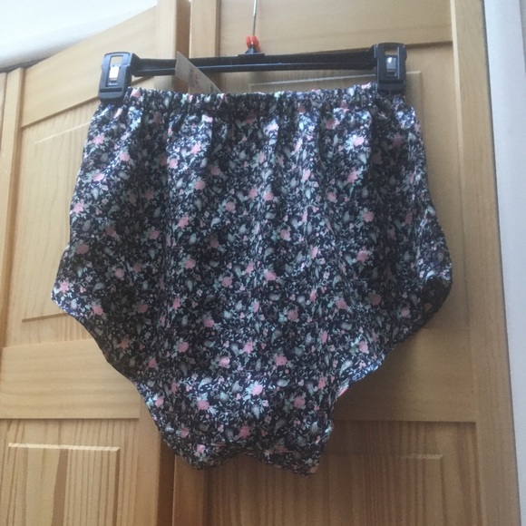 LCA, Satin sleep short, Size 5 - Picture 2 of 5